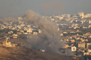 Israel bombardeia o Líbano e aconselha ‘se afastar' do Hezbollah