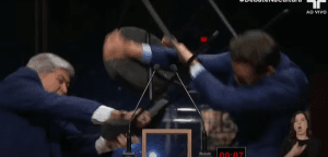VÍDEO: Datena agride Pablo Marçal com cadeirada durante debate em São Paulo
