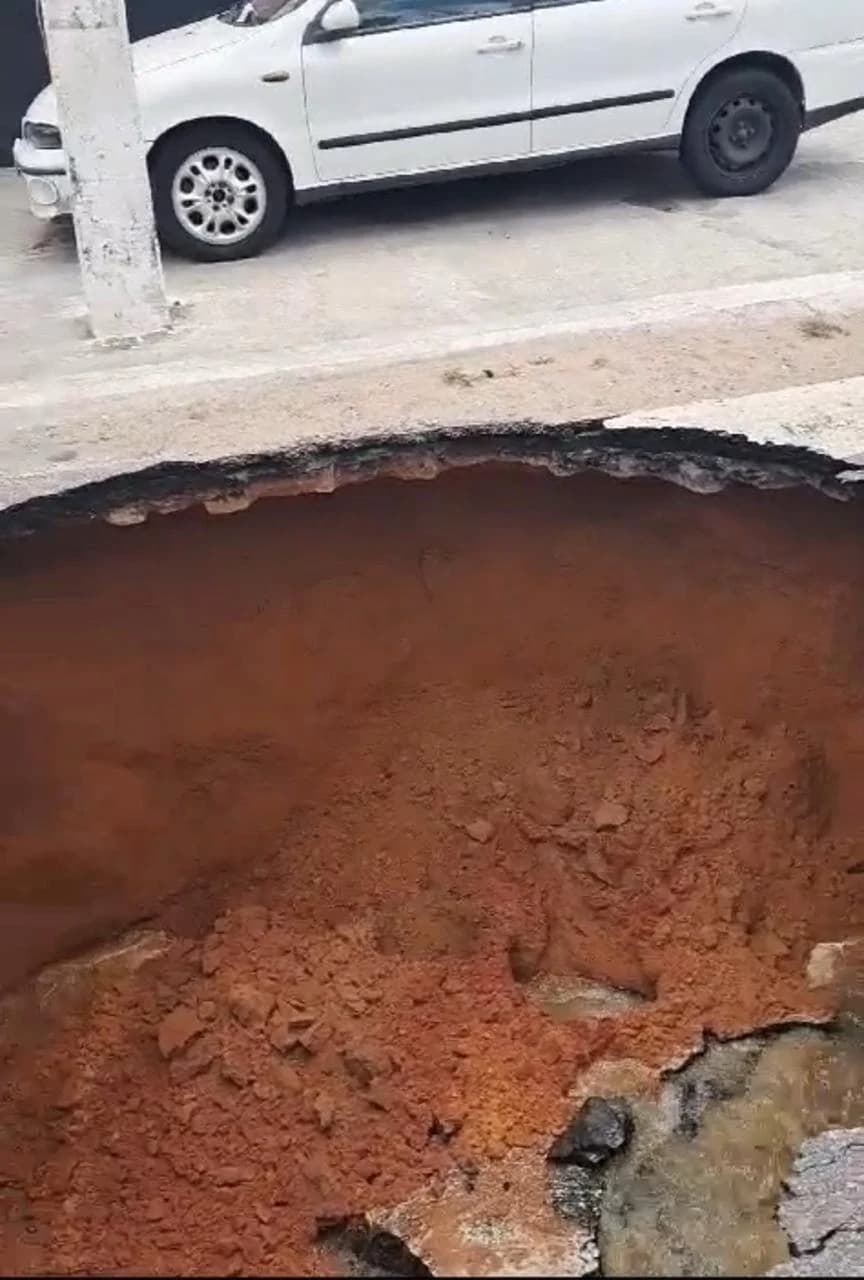 Cratera interdita trecho em avenida de Natal; confira