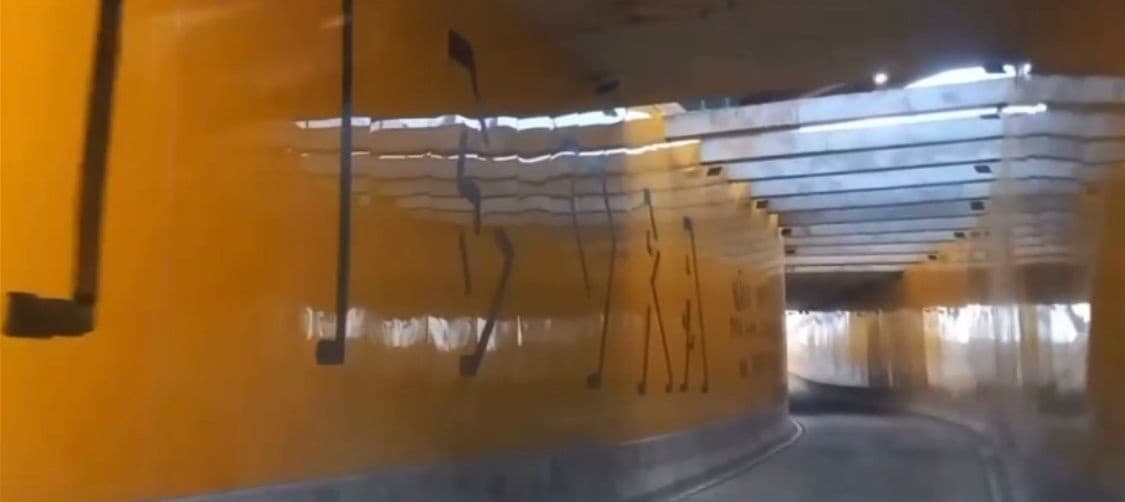 Vandalismo: em menos de um mês da inauguração trincheira do viaduto da urbana aparece pichado