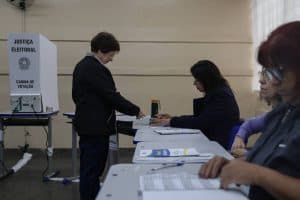 Abstenção cresce no 2º turno, alcança 29% do eleitorado e preocupa TSE e especialistas