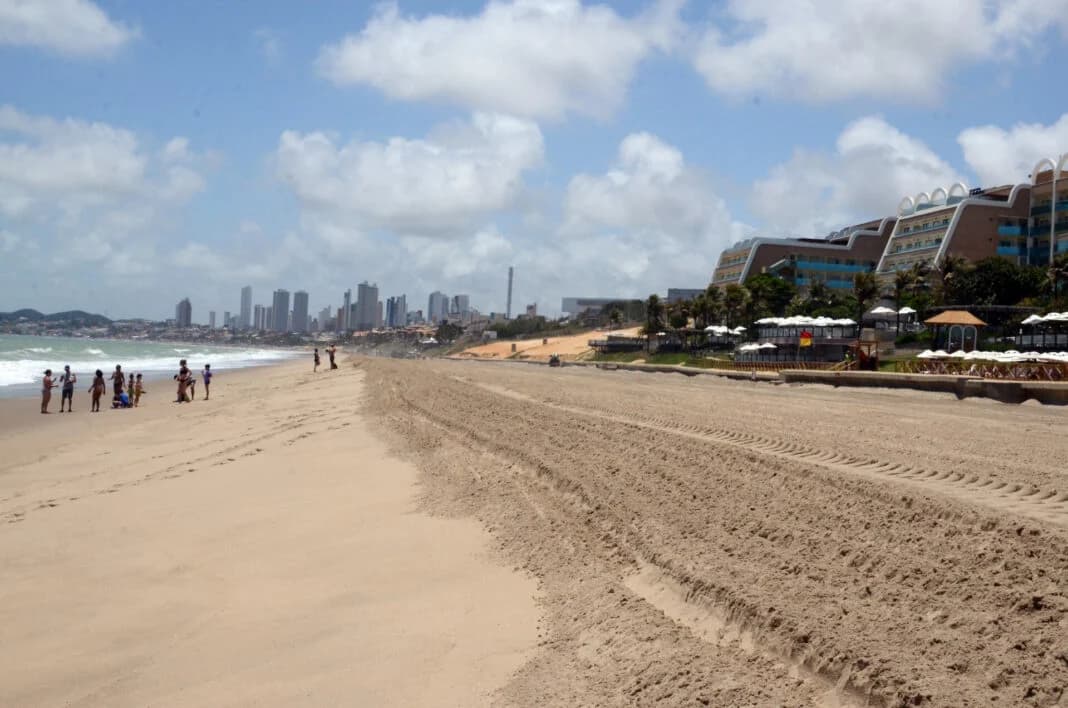 VÍDEO: Com o primeiro trecho liberado, banhistas aprovam engorda da praia