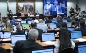CCJ aprova proposta que permite ao Congresso suspender decisão do Supremo