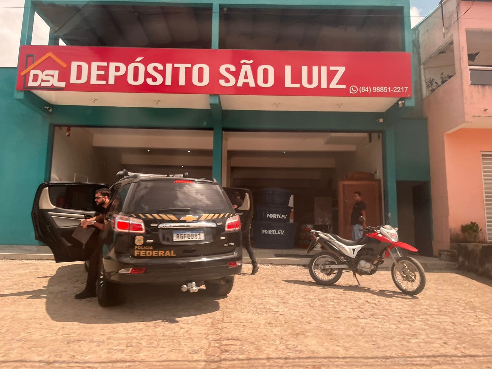 BOMBA: Operação da Polícia Federal por compra de votos mira prefeita de Maxaranguape e apreende documentos em depósito de construção