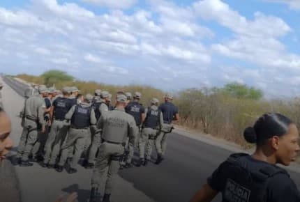Ônibus da PM-RN é atacado por criminosos em Angicos