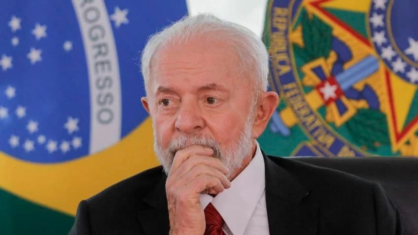 Deputado sugere que PGR investigue queda de Lula no Alvorada.