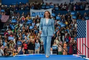 “Ninguém deveria ir para a cadeia por fumar maconha"; diz Kamala Harris