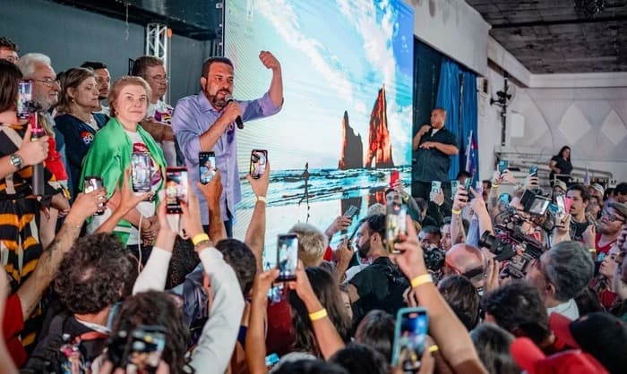 Boulos sai frustrado de votação e se vê encurralado pela direita em SP