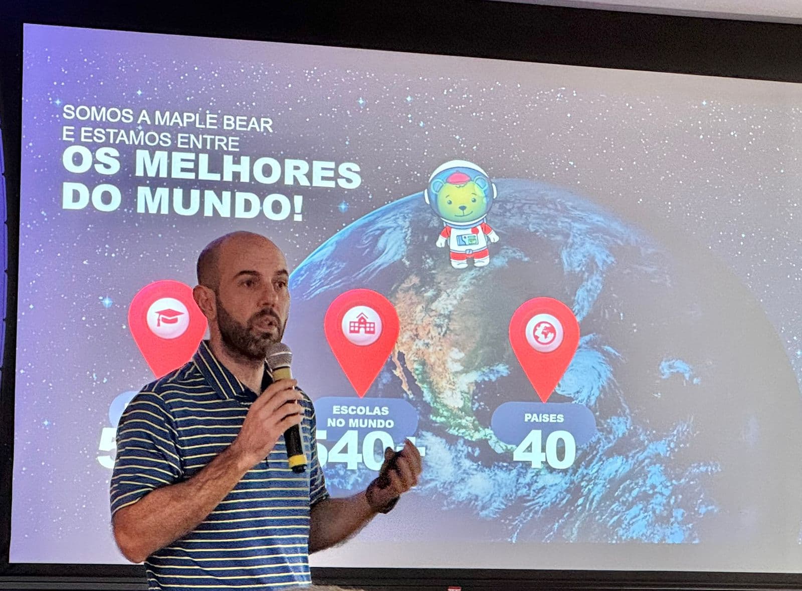 Novidades pedagógicas e metodologia de ensino foram apresentadas por CEO da Maple Bear Brasil em encontro com pais em Natal