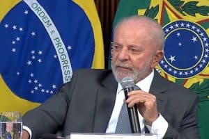 LULA IRONIZA CAIADO: “Único que não tem problema de segurança”