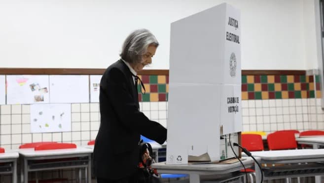 Não deixem para votar no fim da tarde, diz presidente do TSE, Cármen Lúcia