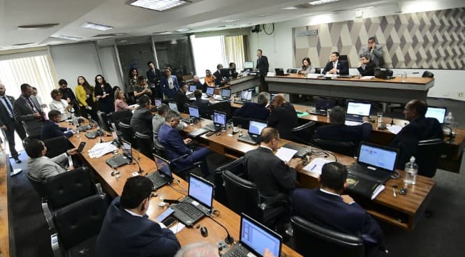 CCJ aprova PEC que limita decisões monocráticas de ministros do STF; proposta ainda precisará ser analisada por comissão especial antes de ir a plenário