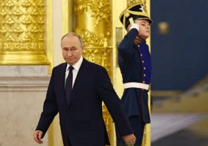 Putin tenta demonstrar força ao reunir líderes em encontro dos Brics que começa nesta terça, na Rússia