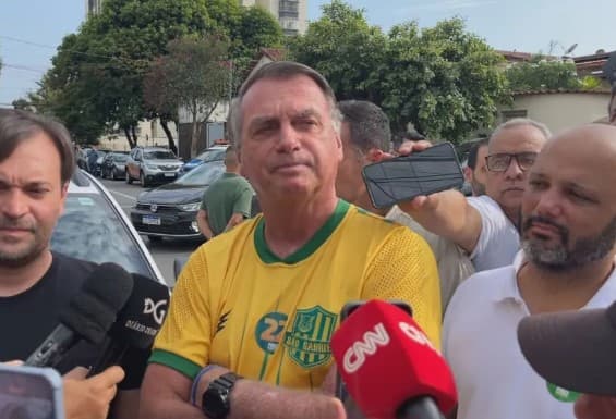 "O PT morreu e a vitória foi do povo conservador pelo Brasil", diz Bolsonaro sobre resultados das eleições municipais