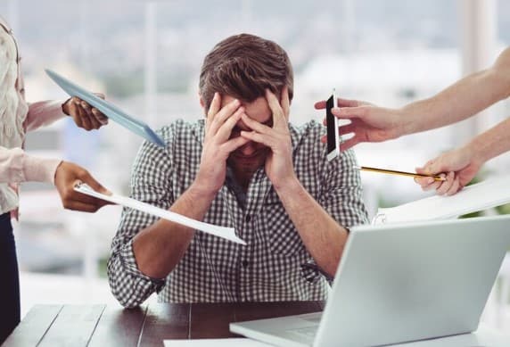 60% das pessoas estão constantemente estressadas no trabalho, diz estudo global
