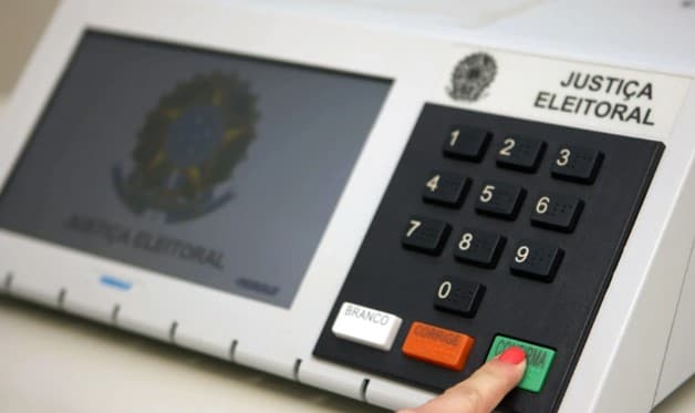 Até as 12h deste domingo, duas pessoas são presas e 15 detidas por crime eleitoral no Brasil