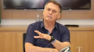 Indiciado pela PF, Bolsonaro promete “fatos novos” ao voltar de férias