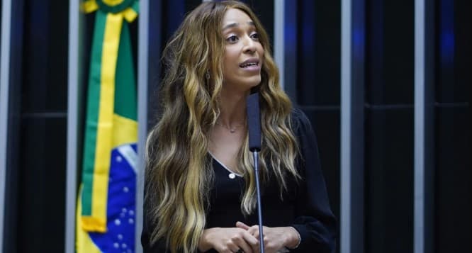 Deputada diz ter alcançado assinaturas suficientes para protocolar PEC que propõe o fim da escala 6×1