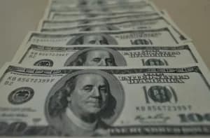 Dólar fecha a R$ 5,86, no segundo maior valor nominal da história
