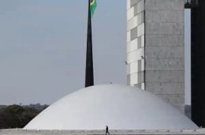 Senado adia votação de projeto que protege criança em ambiente digital