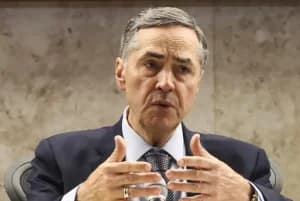 Atentado “reforça necessidade de responsabilização de todos que atentem contra a democracia”, diz Barroso