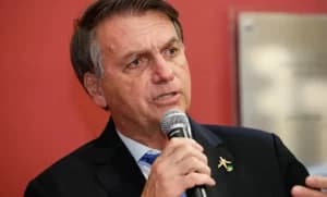 Bolsonaro não descarta pedir refúgio em embaixada: ‘Quem se vê perseguido, pode ir para lá’