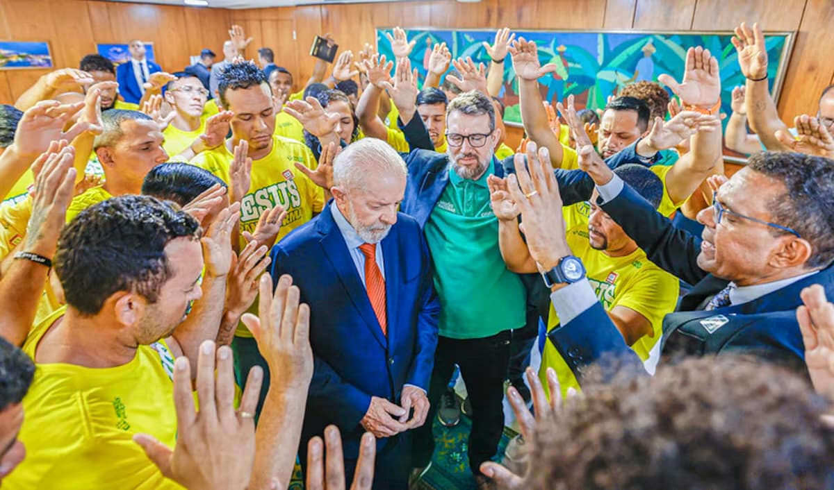 Lula tenta nova investida para se aproximar dos evangélicos e entrega de ministério entra no radar