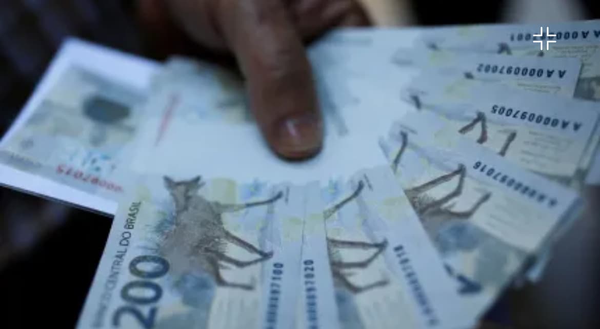 Brasil é o país que mais paga juros de dívida no mundo, aponta estudo
