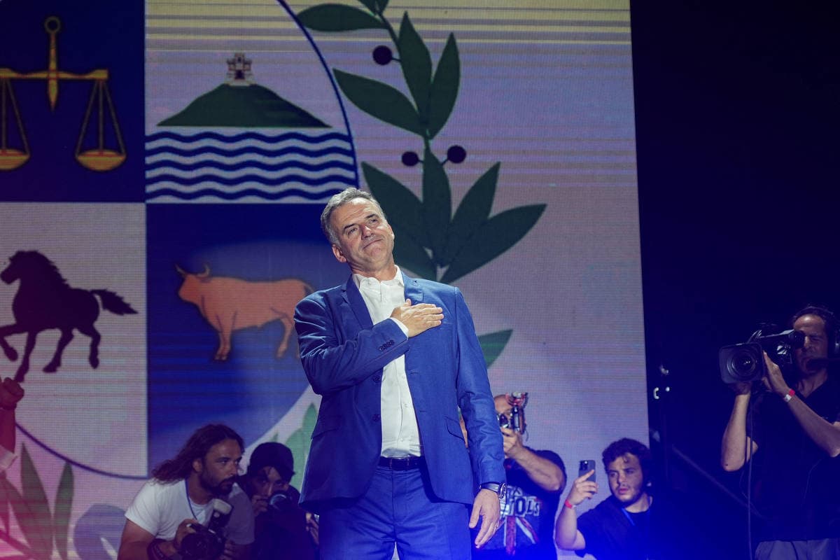 Esquerdista Yamandú Orsi é eleito presidente do Uruguai