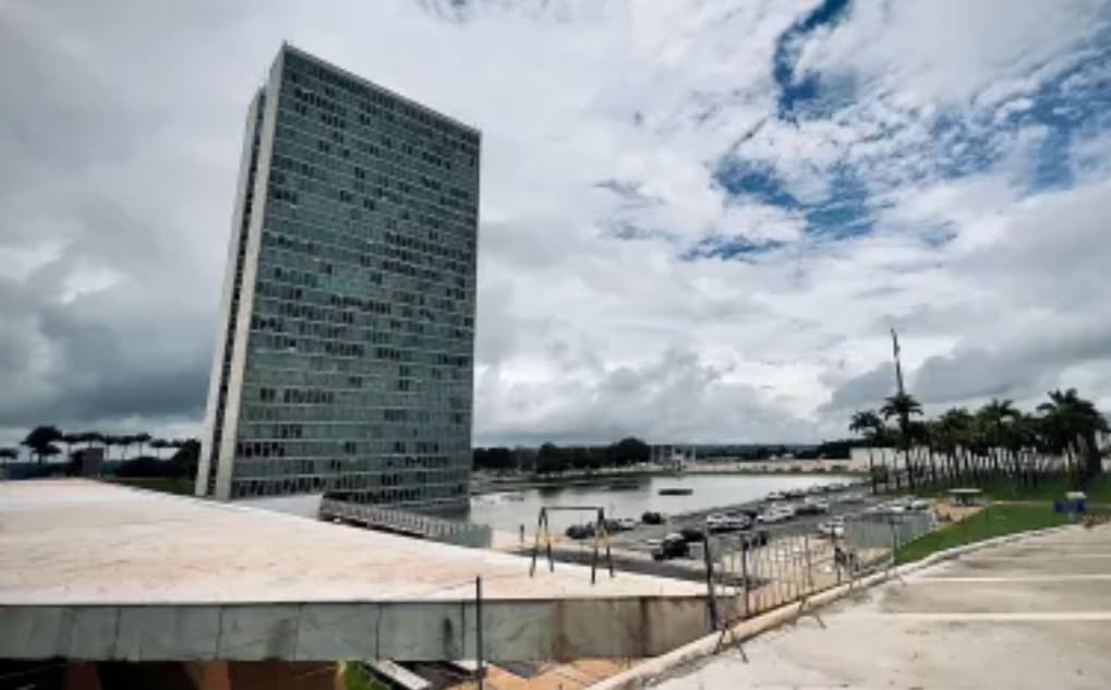 Deputados sugerem PEC alternativa para controlar crescimento de gastos públicos