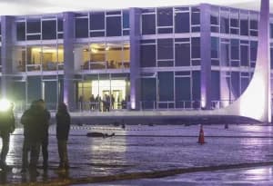 Governo vai ampliar para 700 câmeras na Praça dos Três Poderes