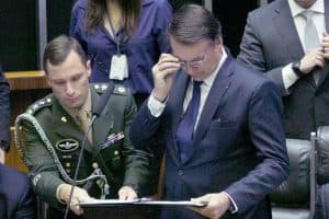 Mauro Cid atualizava Bolsonaro sobre plano de golpe de Estado, diz PF