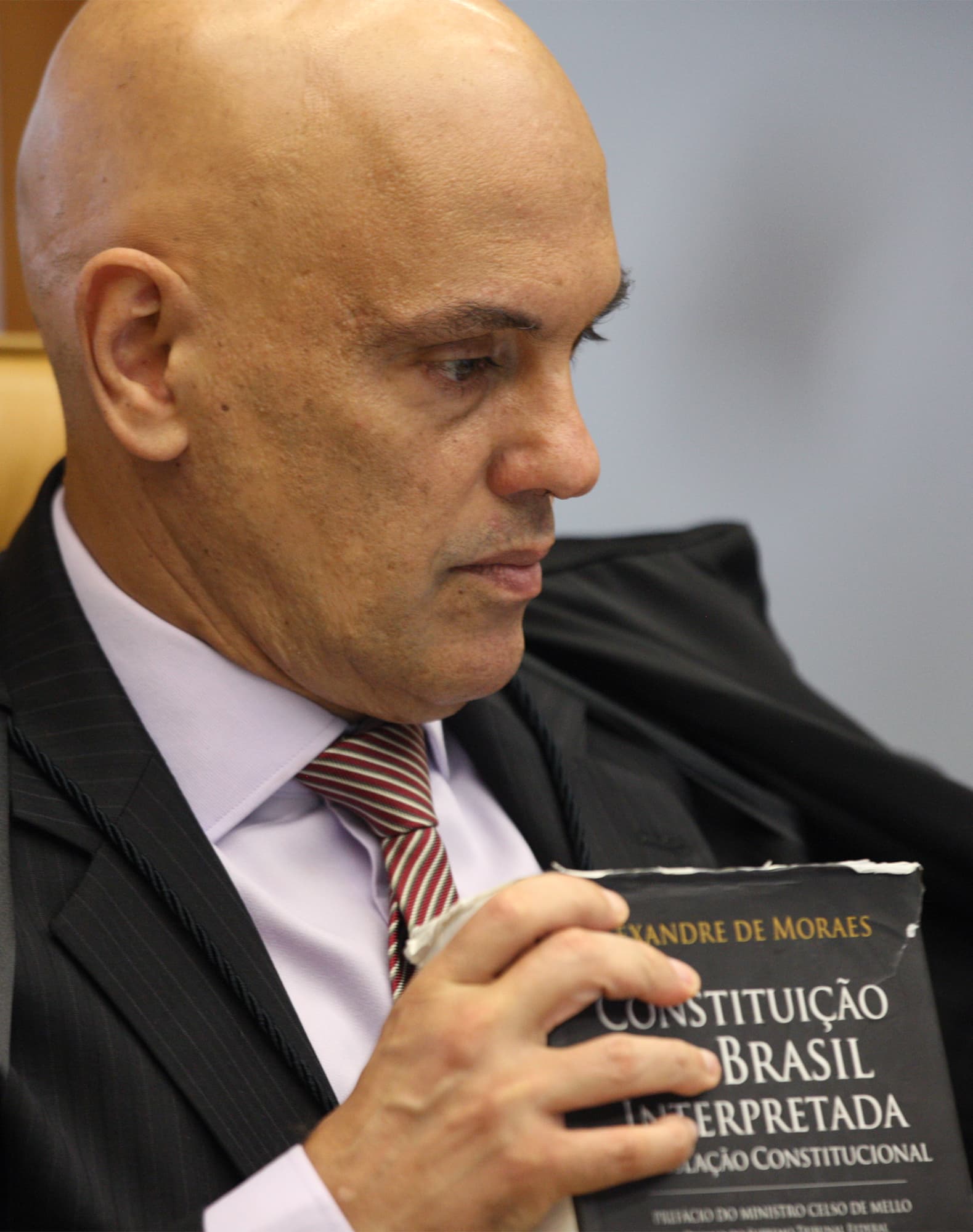Moraes cita Moraes 44 vezes e acumula novo caso em que é personagem e juiz ao mesmo tempo