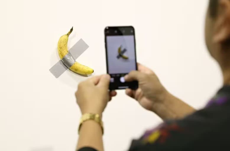 ‘Banana colada com fita adesiva' pode ser arrematada por R$ 8,6 milhões em leilão de arte