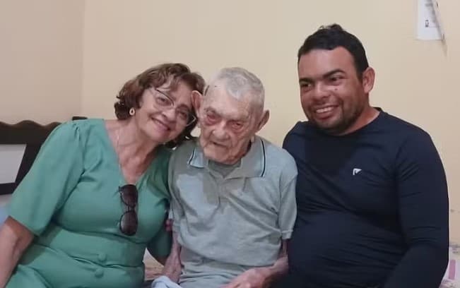 Brasileiro de 112 anos se torna o homem mais velho do mundo, diz Guinness