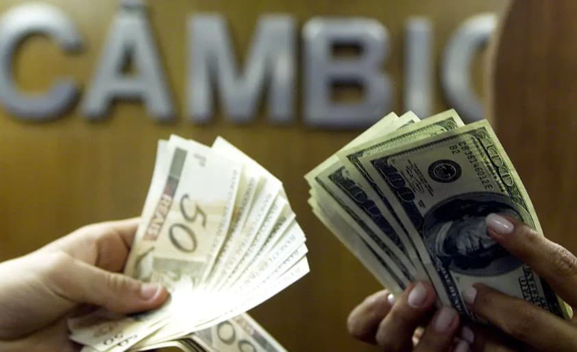 Dólar volta a superar R$ 5,80 com maior aversão ao risco e no aguardo do pacote fiscal