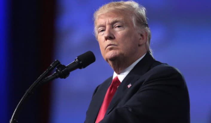 Se Brics criar moeda própria, será taxado em 100%, diz Trump