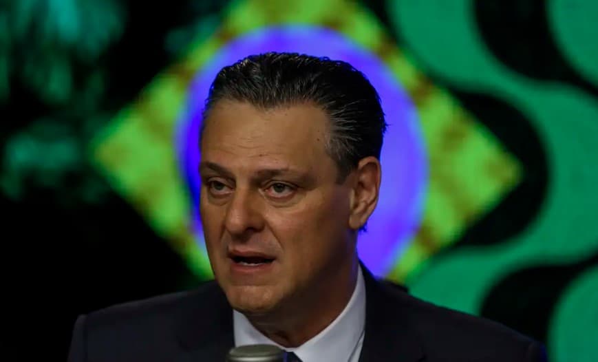 Ministro da Agricultura diz que embargo ao Carrefour no Brasil inclui frango: ‘Não vamos admitir que questionem nossa carne'