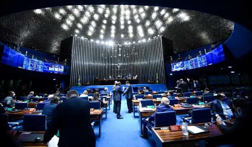 Frente Parlamentar da Educação quer prioridade no Senado para projeto que proíbe celular em sala de aula