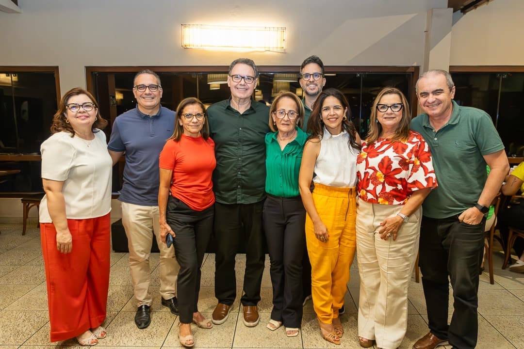 Médicos se confraternizam em happy hour e confirmam apoio a Ricardo Queiroz