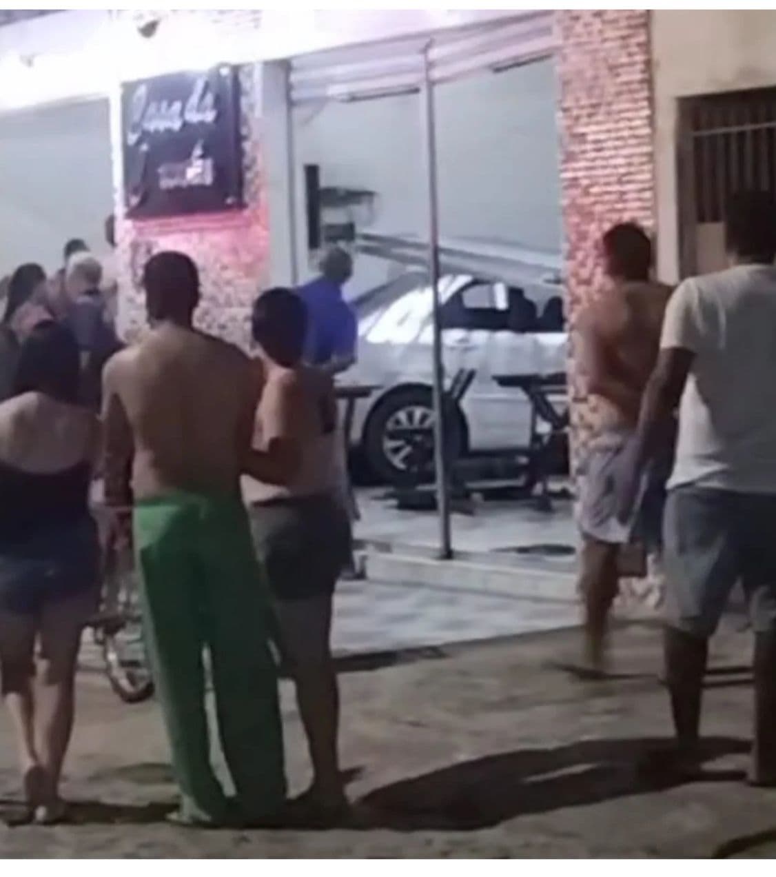 Criança de três anos tem perna dilacerada após ser atingida por carro em Parnamirim