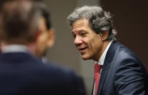 Dólar indomável desmoraliza Haddad; análise Crusoé