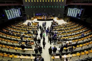 Câmara aprova tributação mínima de 15% dos lucros de multinacionais