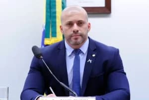 Após manutenção de prisão, defesa de Silveira fala em “tortura”