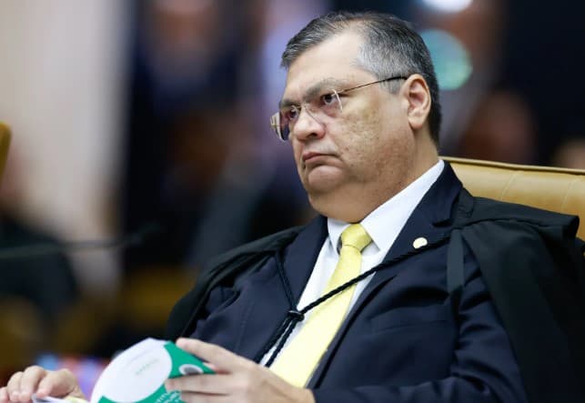 Dino dá 24h para associação de prefeitos do AM explicar crítica a bloqueio de emendas