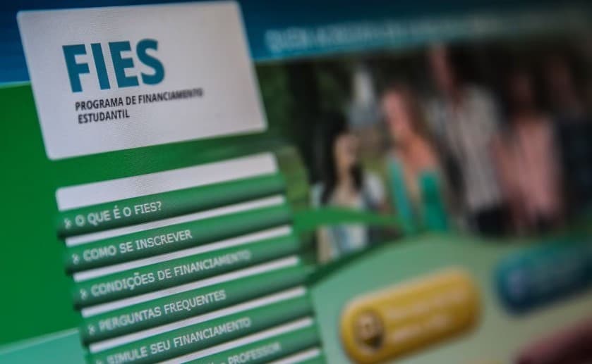 Fies oferecerá 112 mil vagas em 2025, com financiamento total de R$ 774 milhões