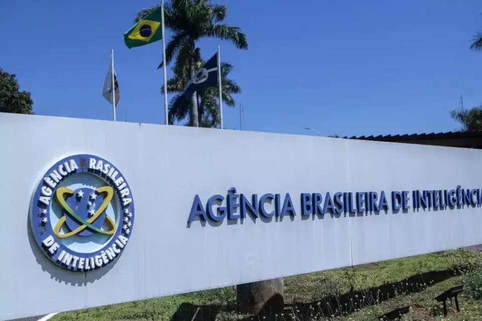 Abin já não viaja com Lula ao exterior por falta de verba