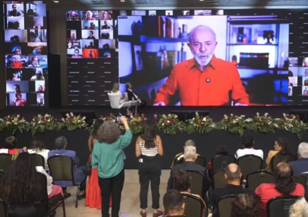 Lula admite falhas na comunicação do governo e falta de organização nas redes sociais