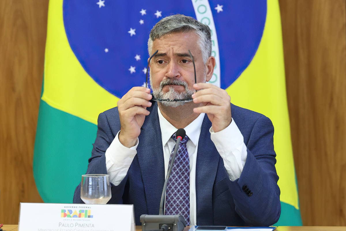 Ministro da Secretaria de Comunicação admite ir para o ‘banco de reservas' após crítica pública de Lula