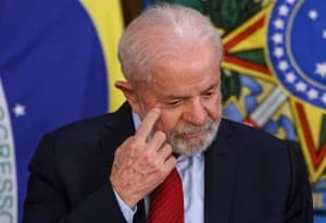 Lula deixa UTI e passa a ter cuidados semi-intensivos no hospital Sírio-Libanês